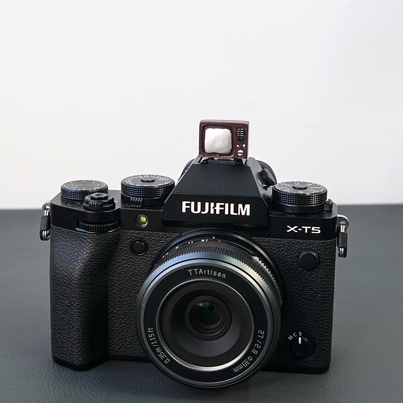غطاء حامل الكاميرا (هوت شو) بت - مراجعة Canon Camera Eos R50 وسعره